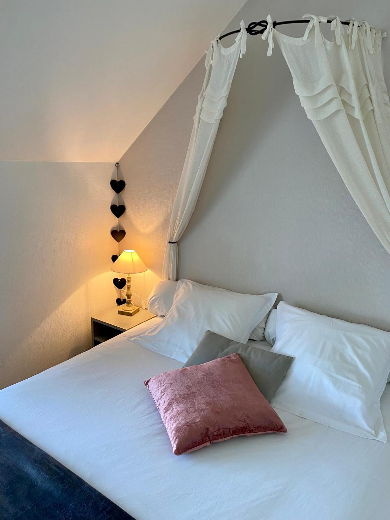 Le Relais De La Hardiesse 6Km Mont St Michel - Chambres Doubles - Suite Spa Privatif Courtils Exterior photo