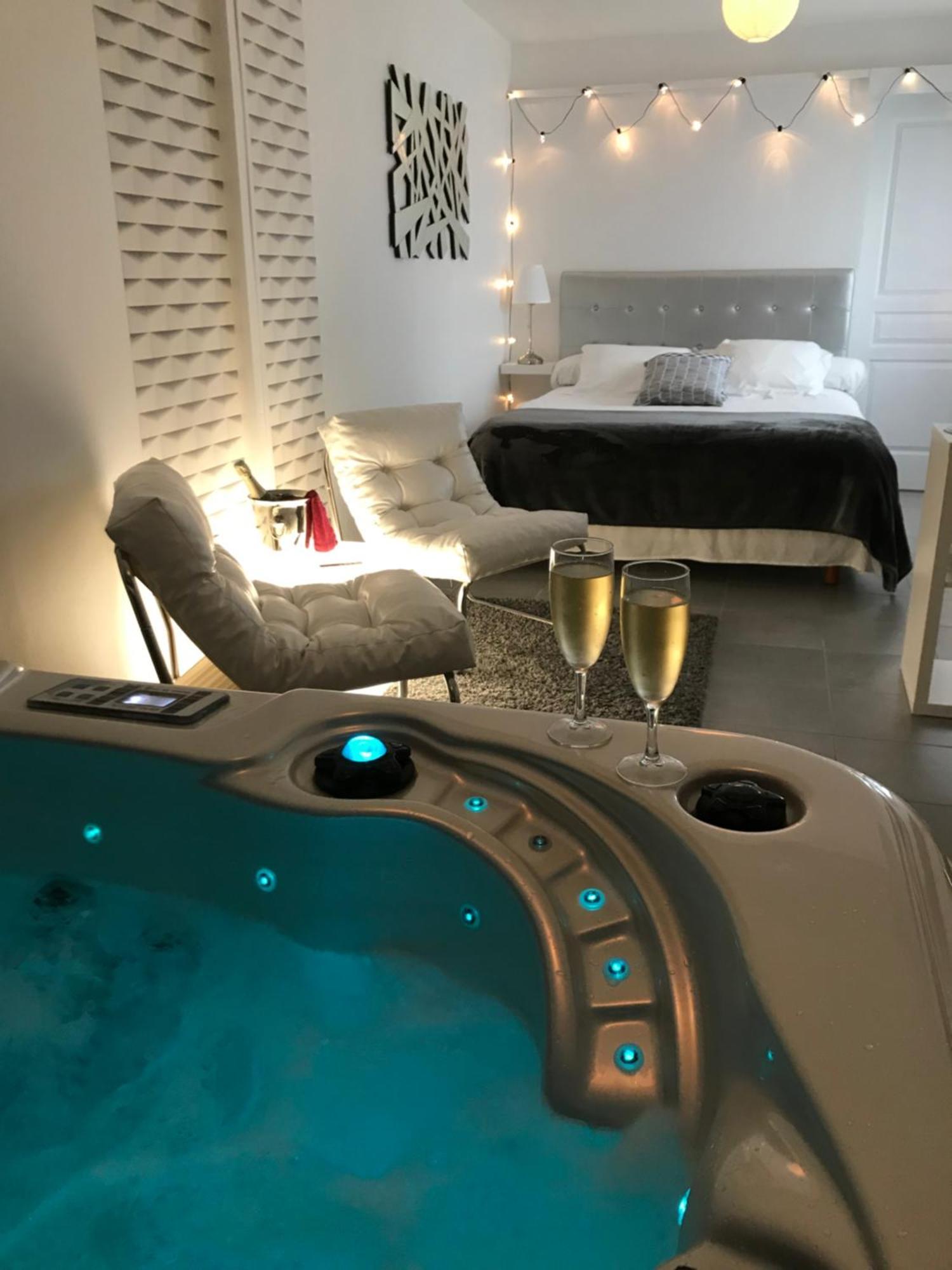 Le Relais De La Hardiesse 6Km Mont St Michel - Chambres Doubles - Suite Spa Privatif Courtils Exterior photo